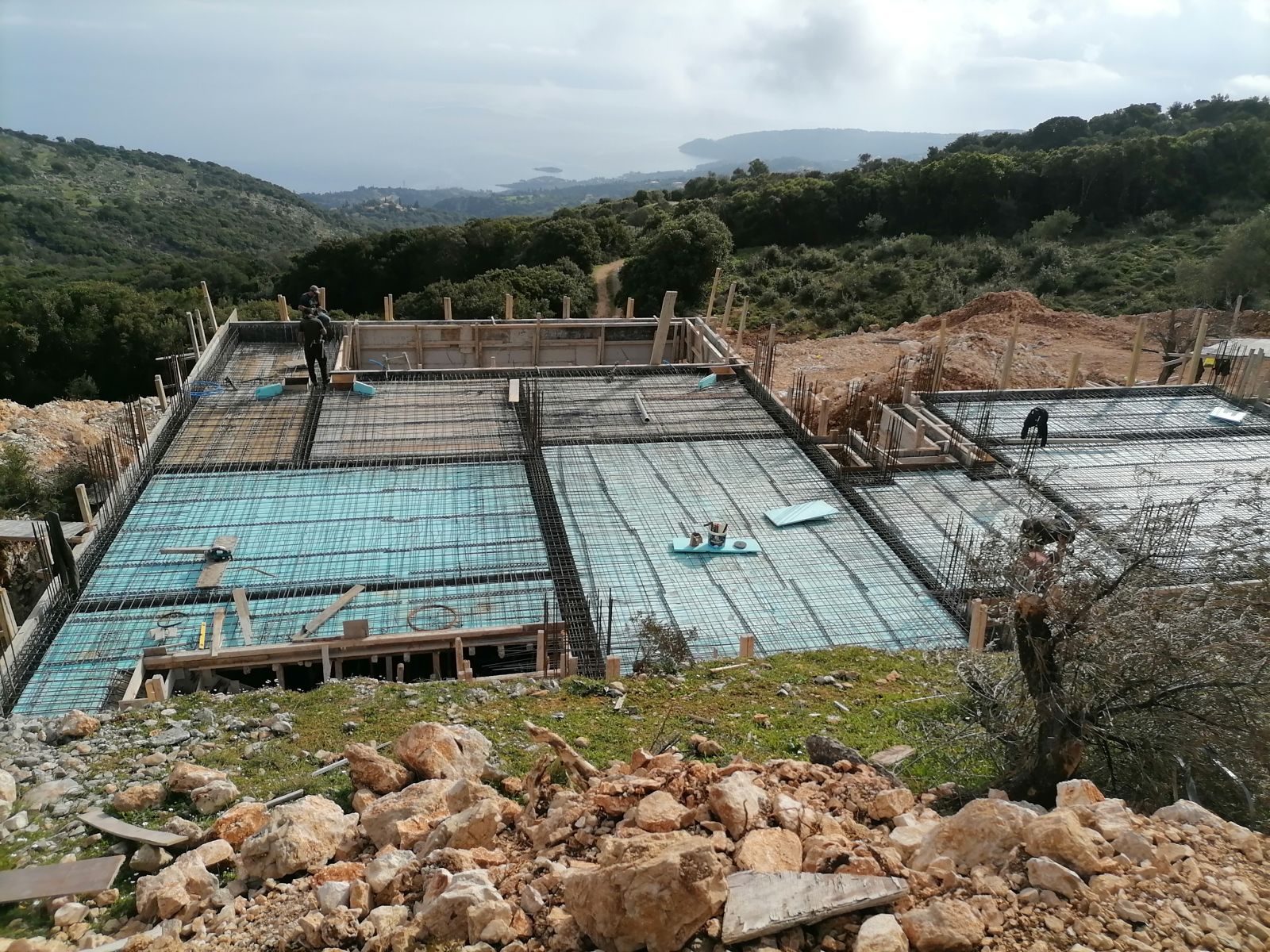 Στατική μελέτη διώροφης κατοικίας με υπόγειο και πισίνα