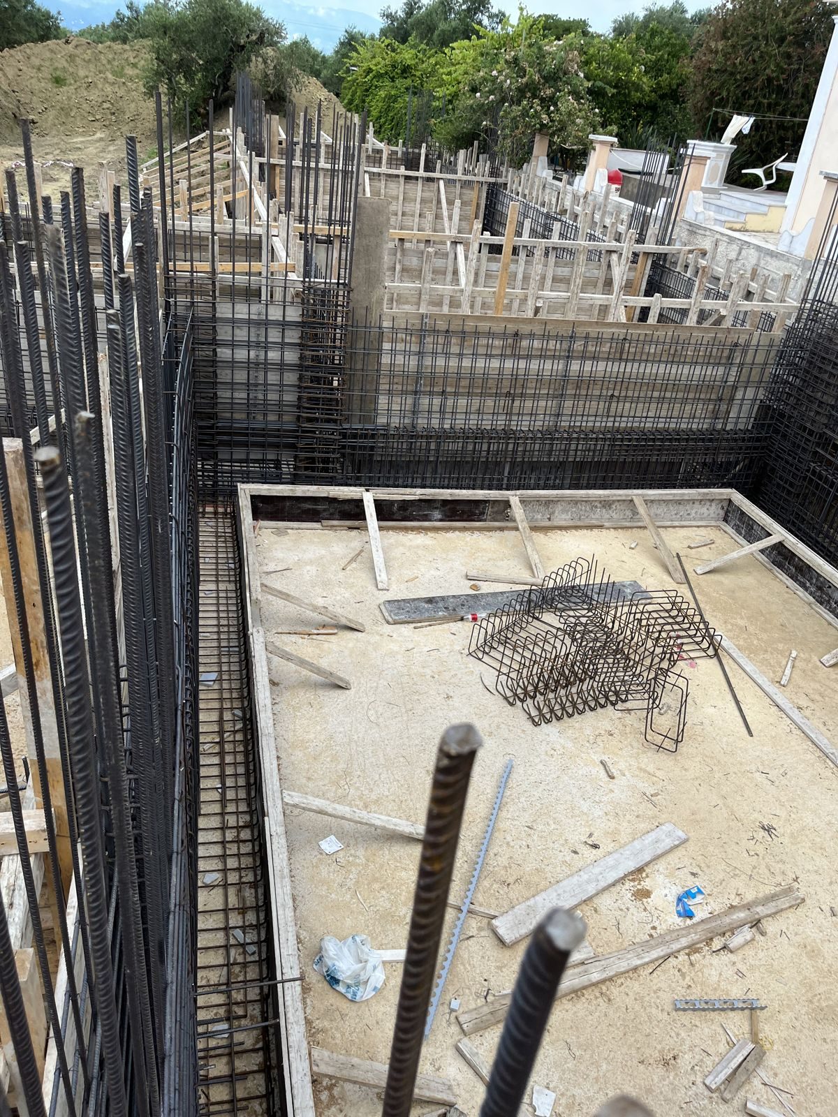 Στατική μελέτη διώροφης πέτρινης κατοικίας με πισίνα